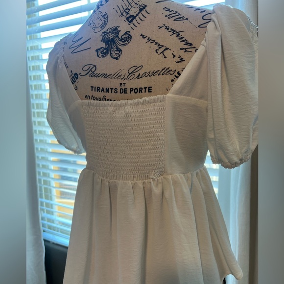 White blouse - Picture 5 of 6